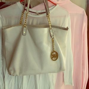 Authentic Michael Kors purse!!! Only used once!!